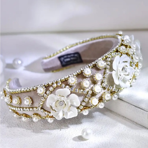Accessories - Vintage Style Floral Headband With Rhinestones